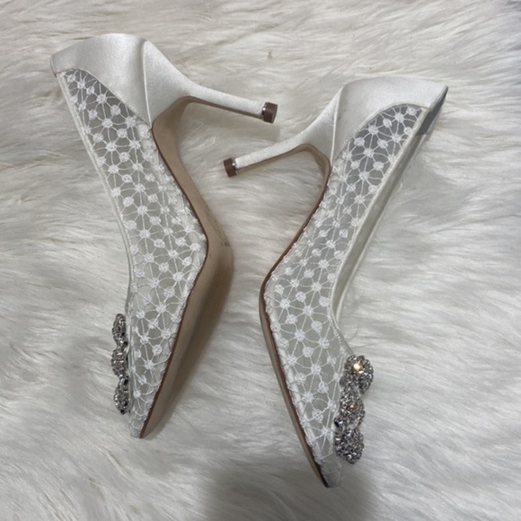 Manolo Blahnik Hangisilace Cream Lace Jewel Buckle pumps size 35EU - Picture 6 of 15